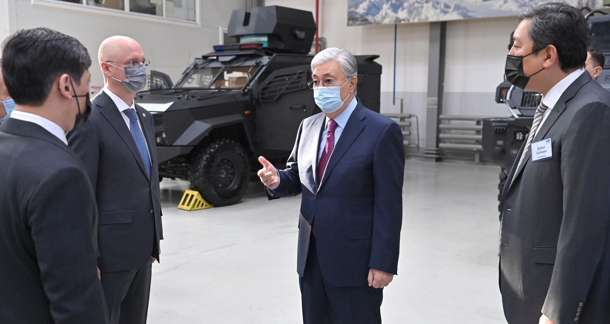 Глава государства посетил завод по производству бронированной техники