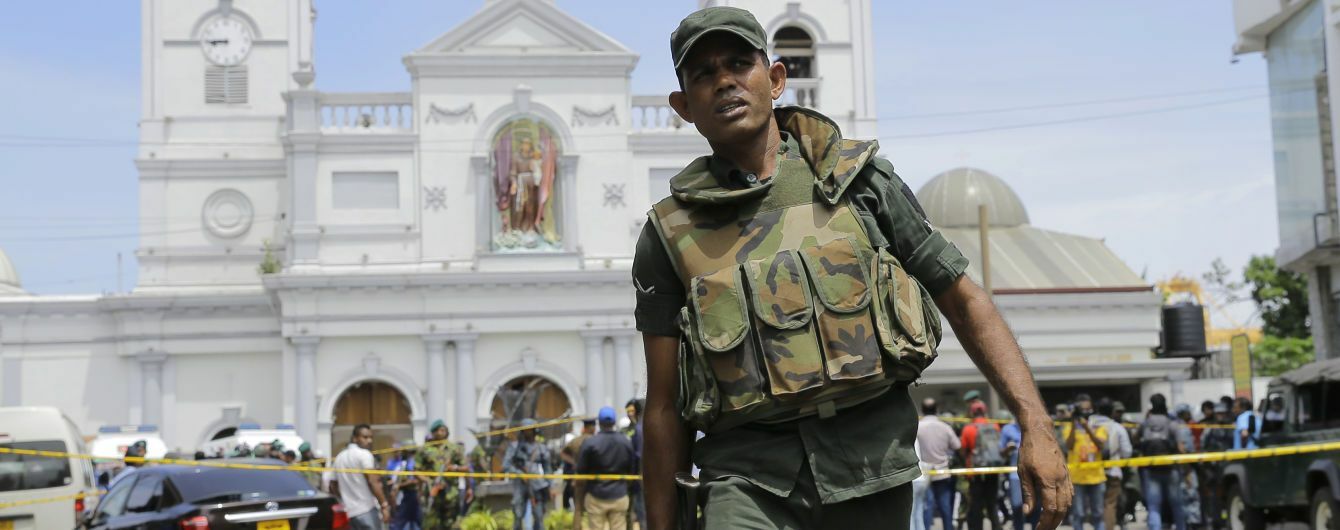 Число жертв от взрывов в Шри-Ланке достигло 290, задержаны более 20 подозреваемых