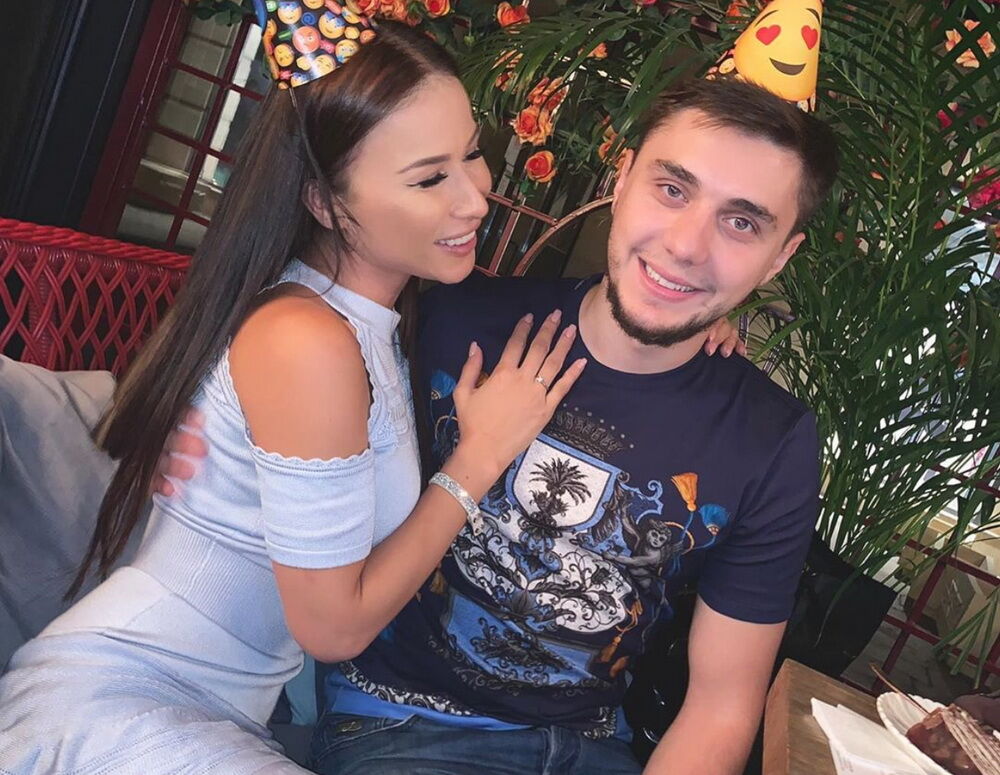 ...И он наденет ей кольцо на пальчик!