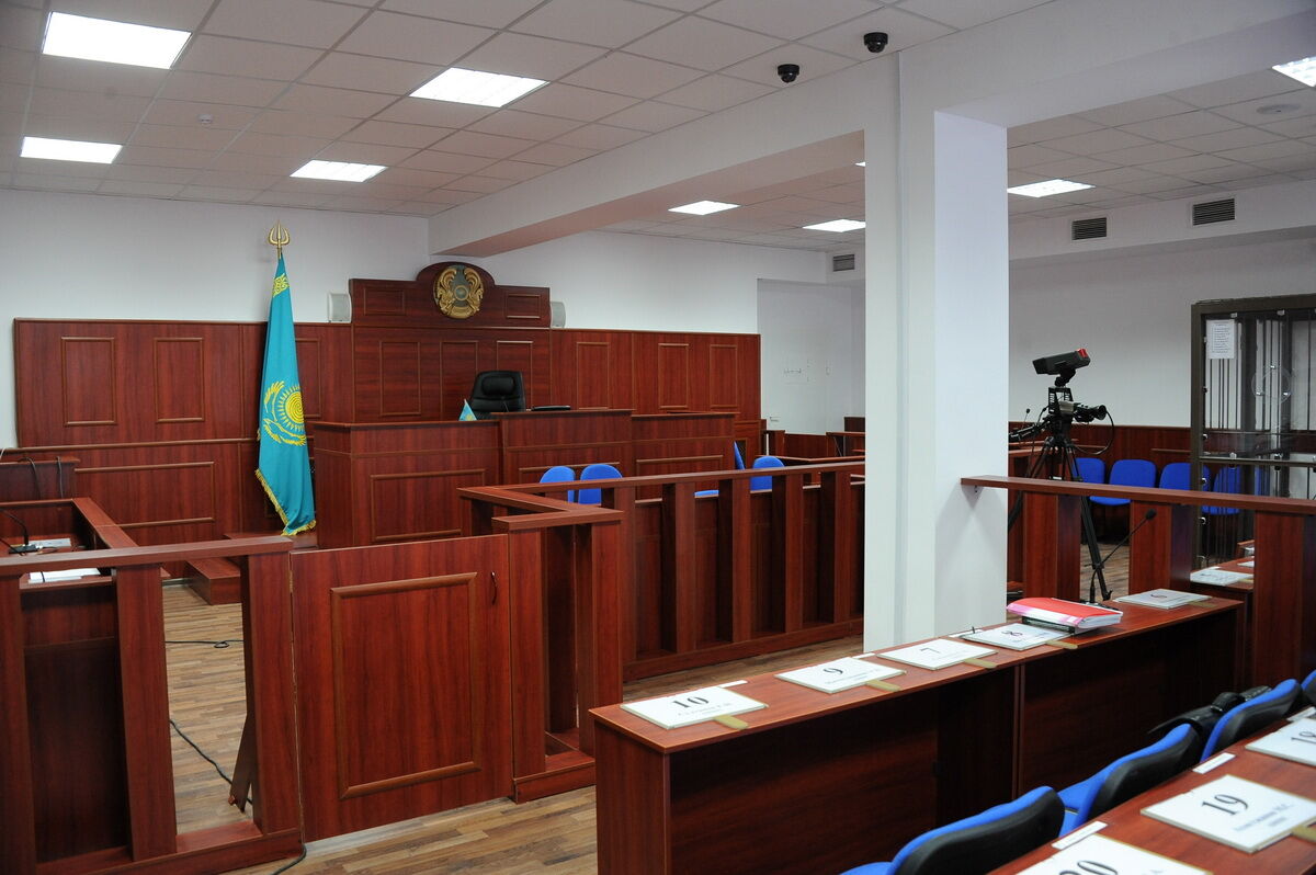Судов в казахстане. Зал суда в Казахстане. Зал суда. Зала судебного заседания. Заседание суда.