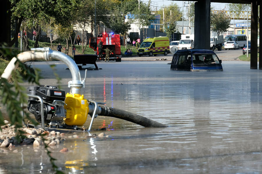 Больница, 30 многоэтажек и 95 частных домов остались без горячей воды из-за ЧП в Алматы – Фото №4