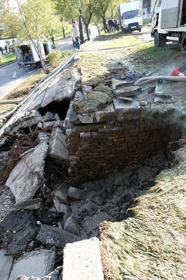 Больница, 30 многоэтажек и 95 частных домов остались без горячей воды из-за ЧП в Алматы – Фото №8