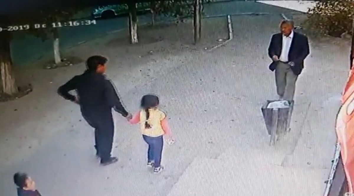 Не ходите, дети, с “дядями” гулять!