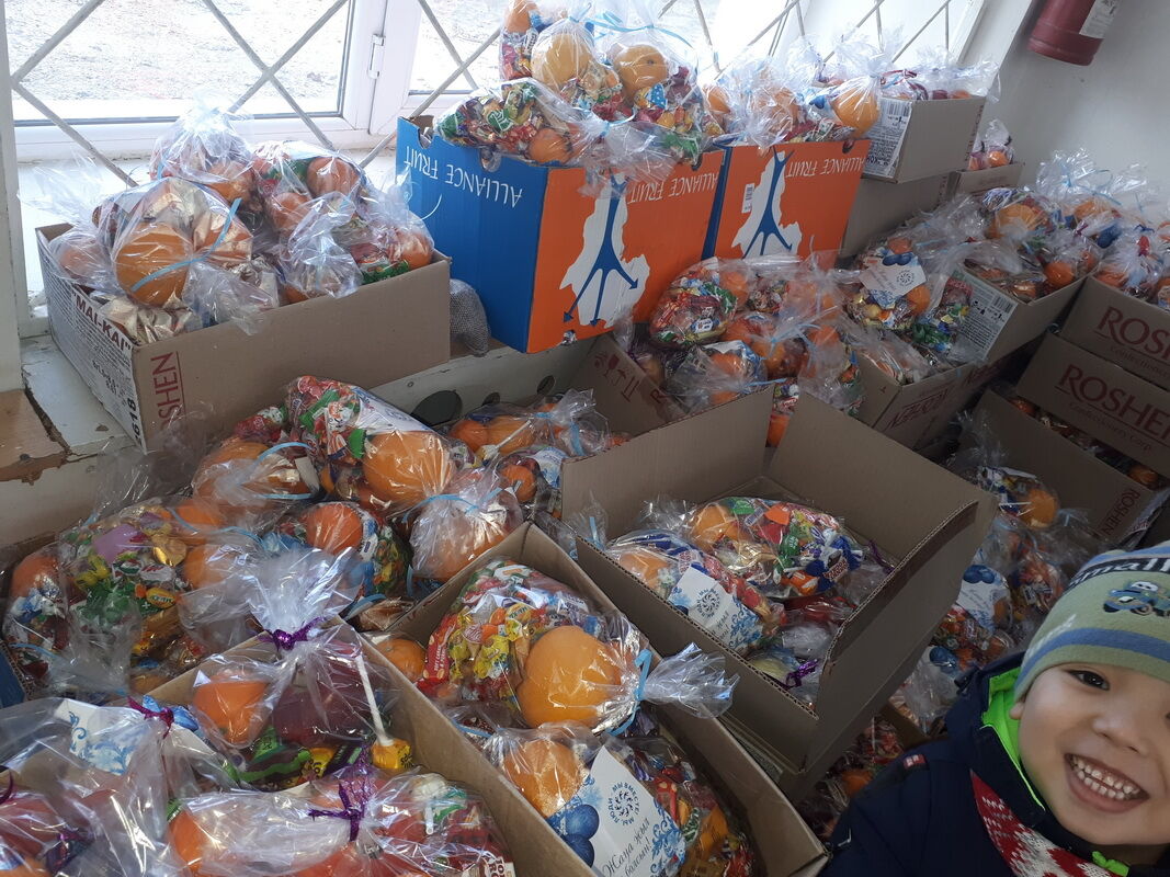 Свыше 500 многодетных и малоимущих семей в Актау проведут Новый год с подарками и накрытыми достарханами – Фото №1