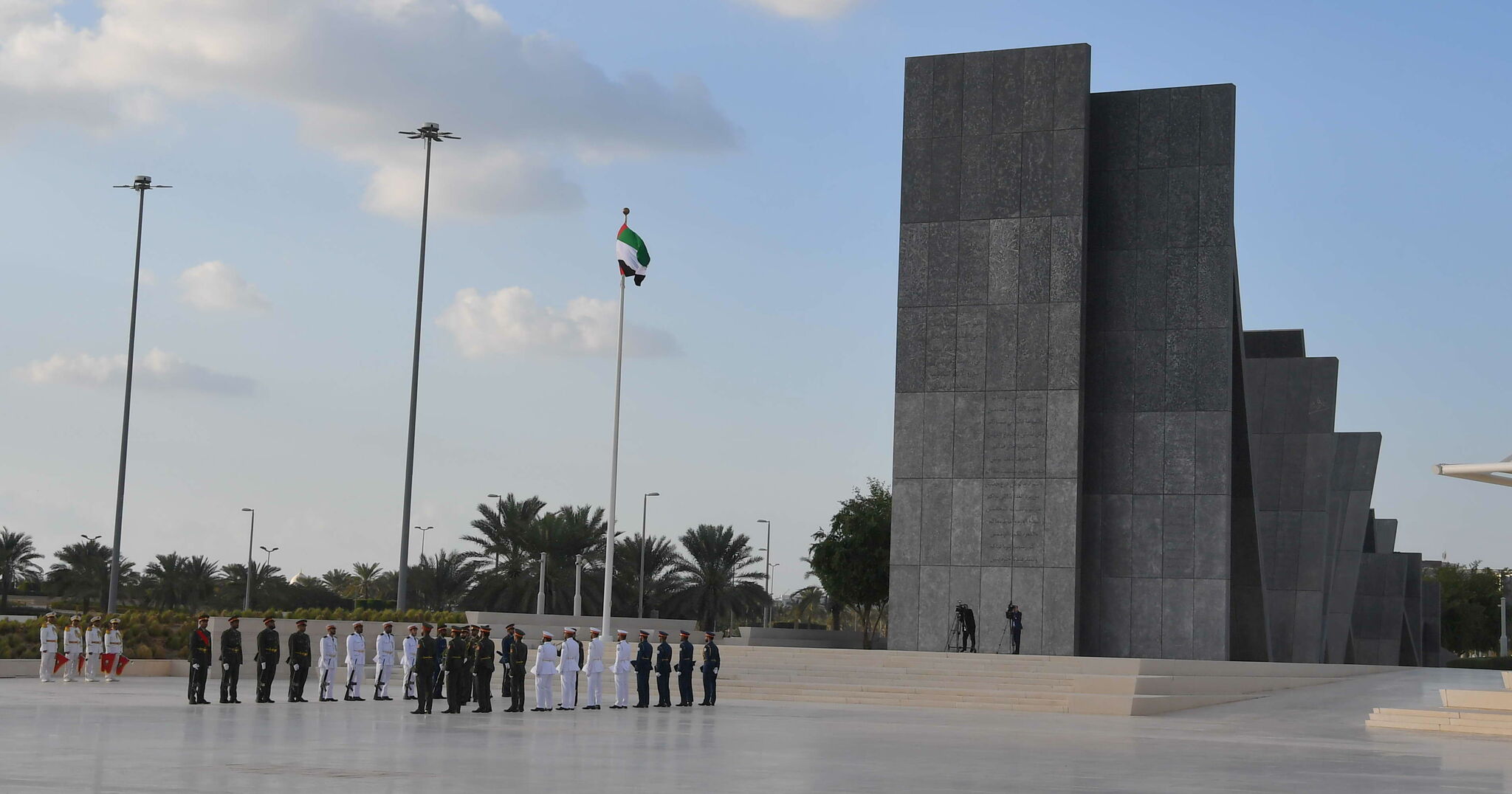 Токаев возложил венки к мемориальному комплексу «Вахат аль-Карама» в Абу-Даби
