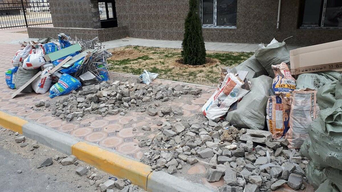 Обрастают мусором. Доколе?