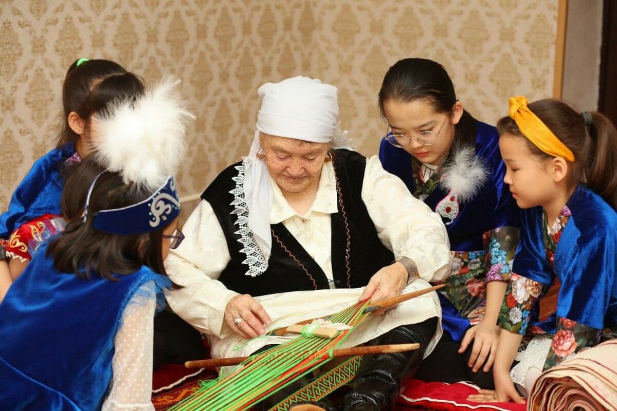 Семь помощниц