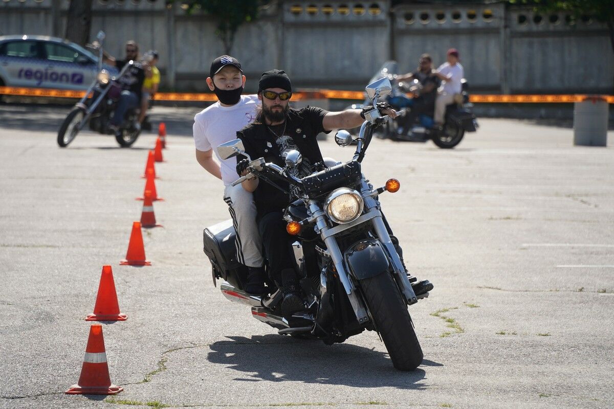 Рёв моторов,  стук сердец