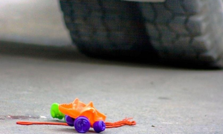 Малыш  под колесом