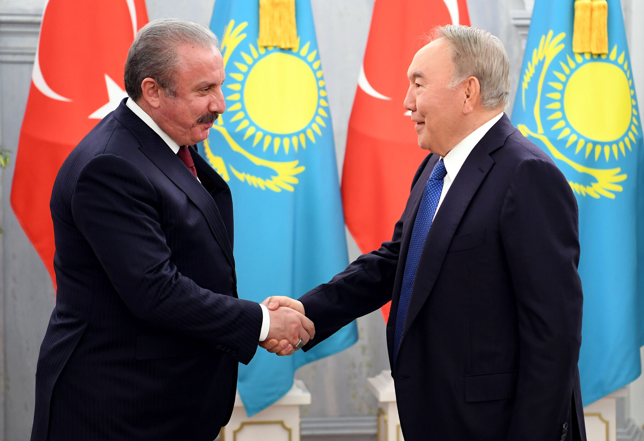 Нурсултан Назарбаев встретился со спикером Великого национального собрания Турецкой Республики Мустафой Шентопом