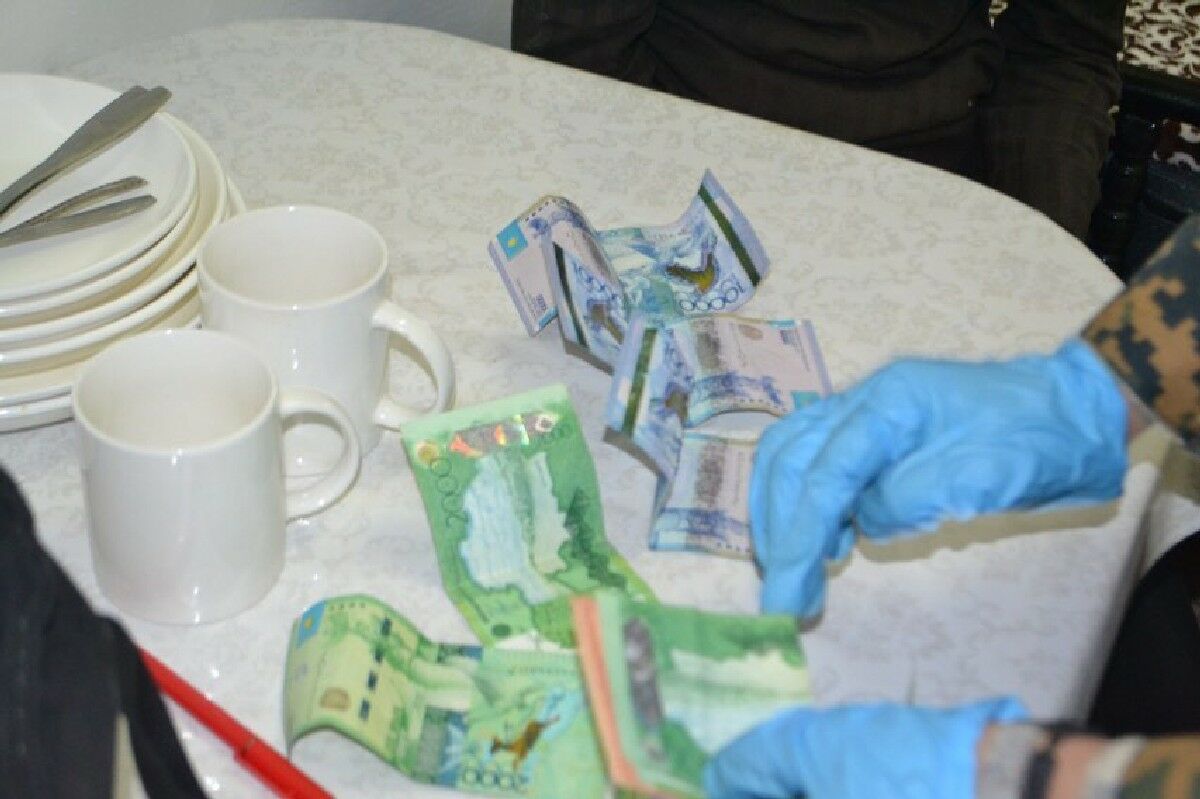 Приходя на свидание, снимайте обувь