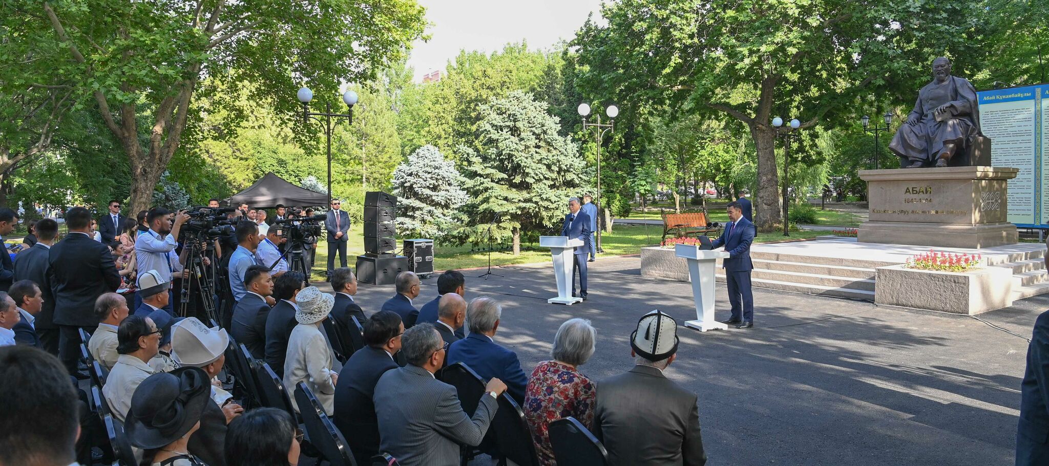 Президент Казахстана принял участие в церемонии открытия памятника Абаю Кунанбаеву в Бишкеке