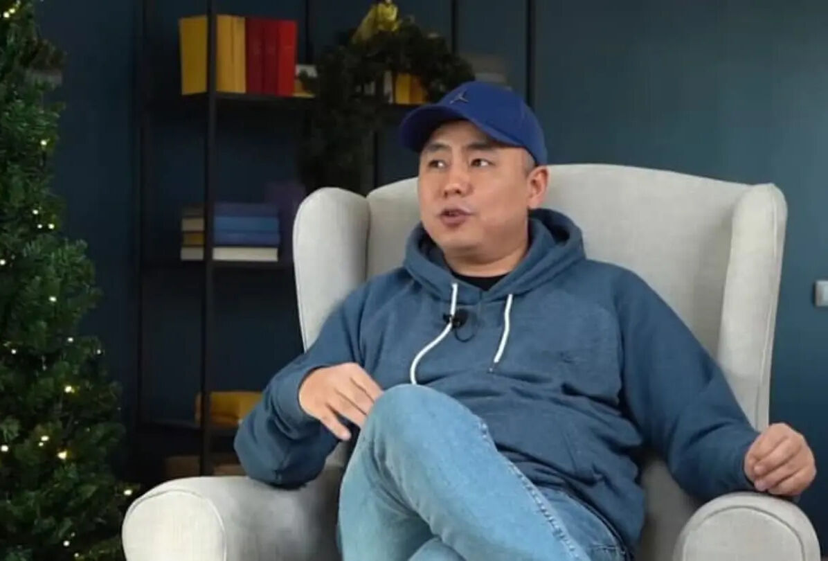 Голову, что ли, напекло?