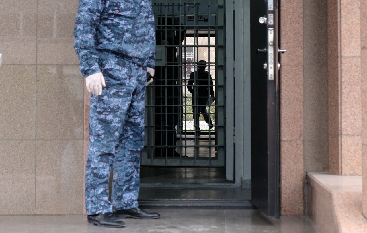 Голос за кадром