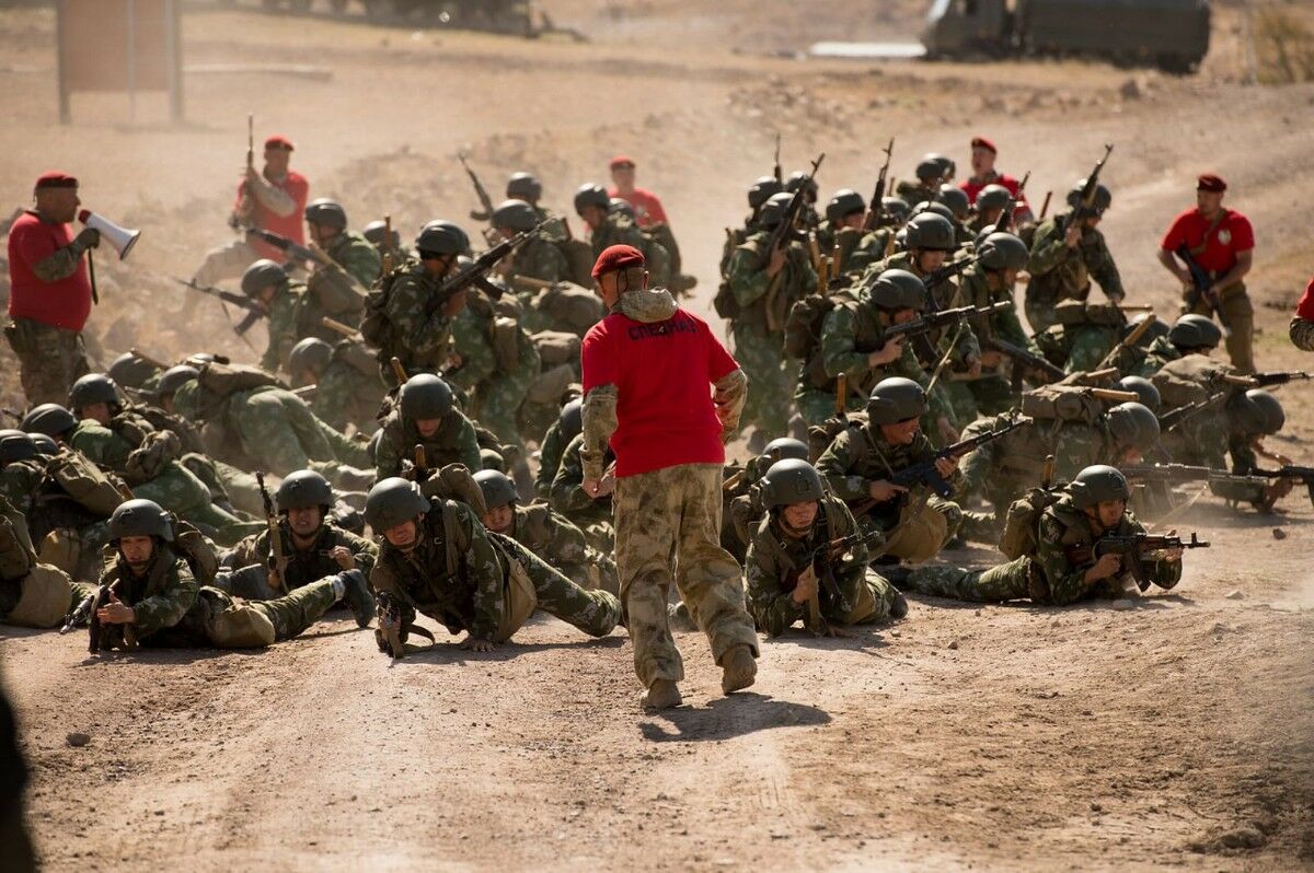 И в воздух что-то там бросали