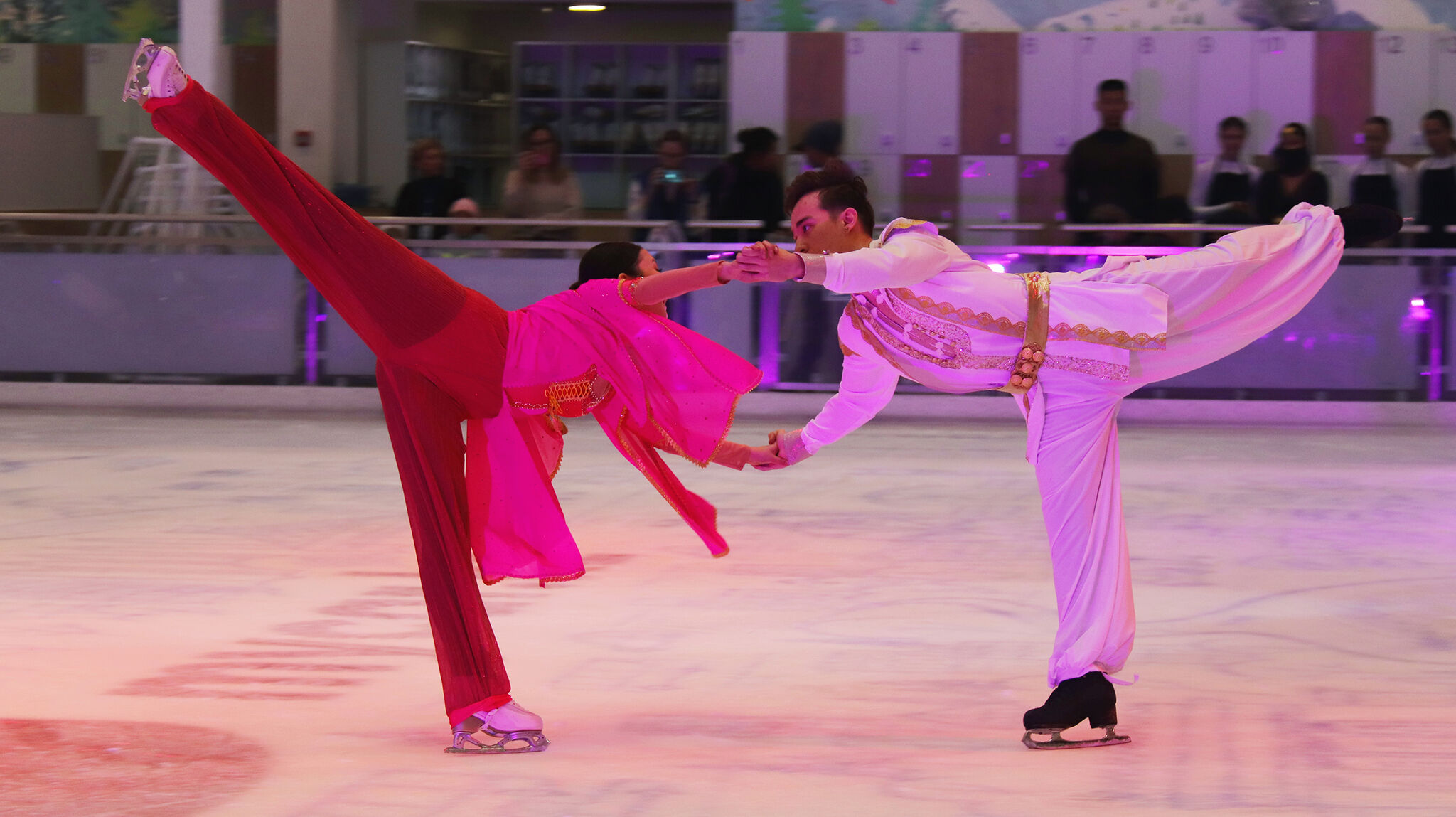 На льду с чемпионами и волшебной лампой