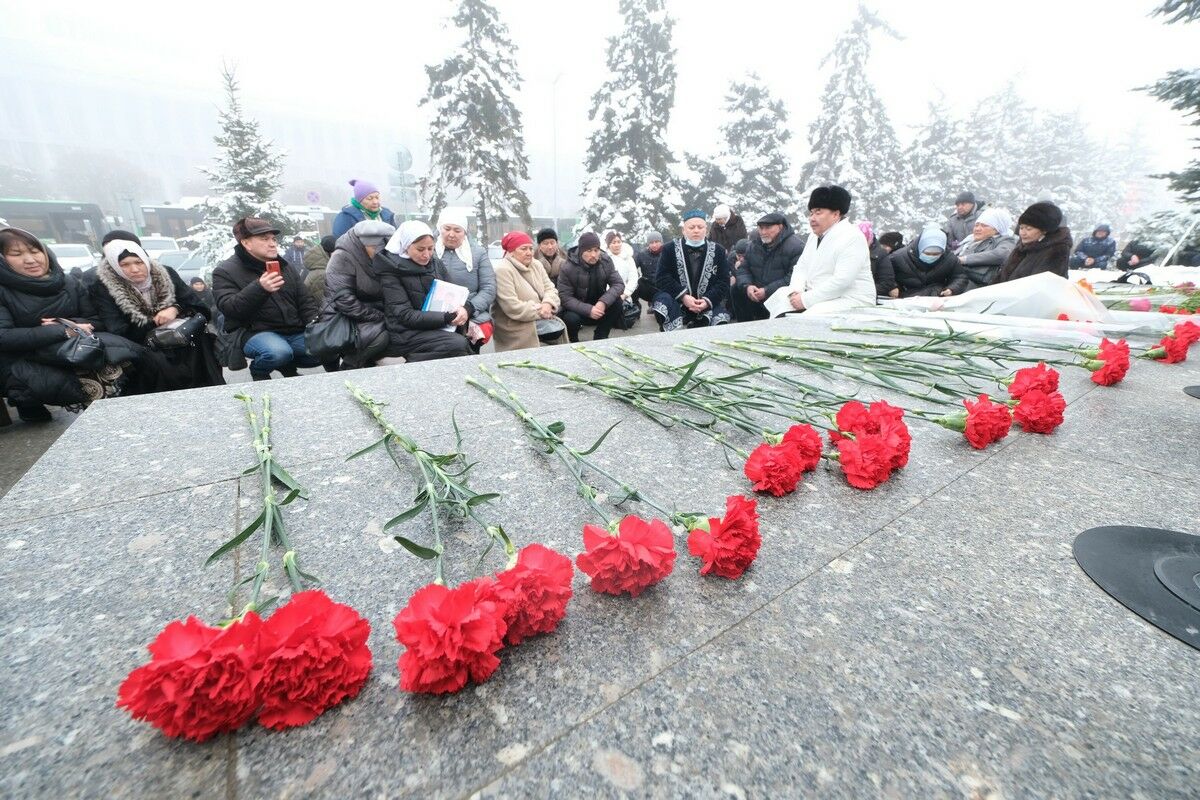 В Алматы почтили память жертв январских событий – Фото №12