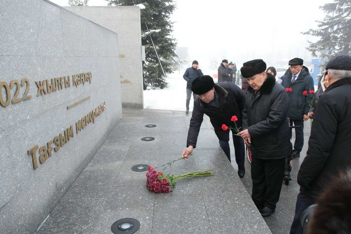 В Алматы почтили память жертв январских событий – Фото №2