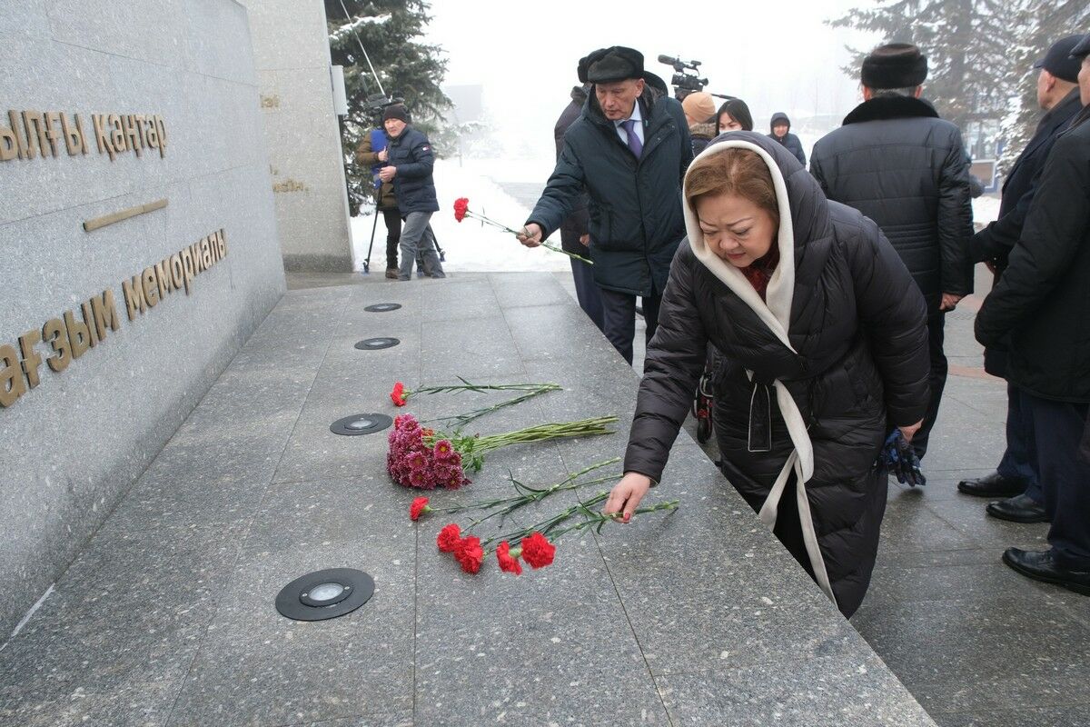 В Алматы почтили память жертв январских событий – Фото №4
