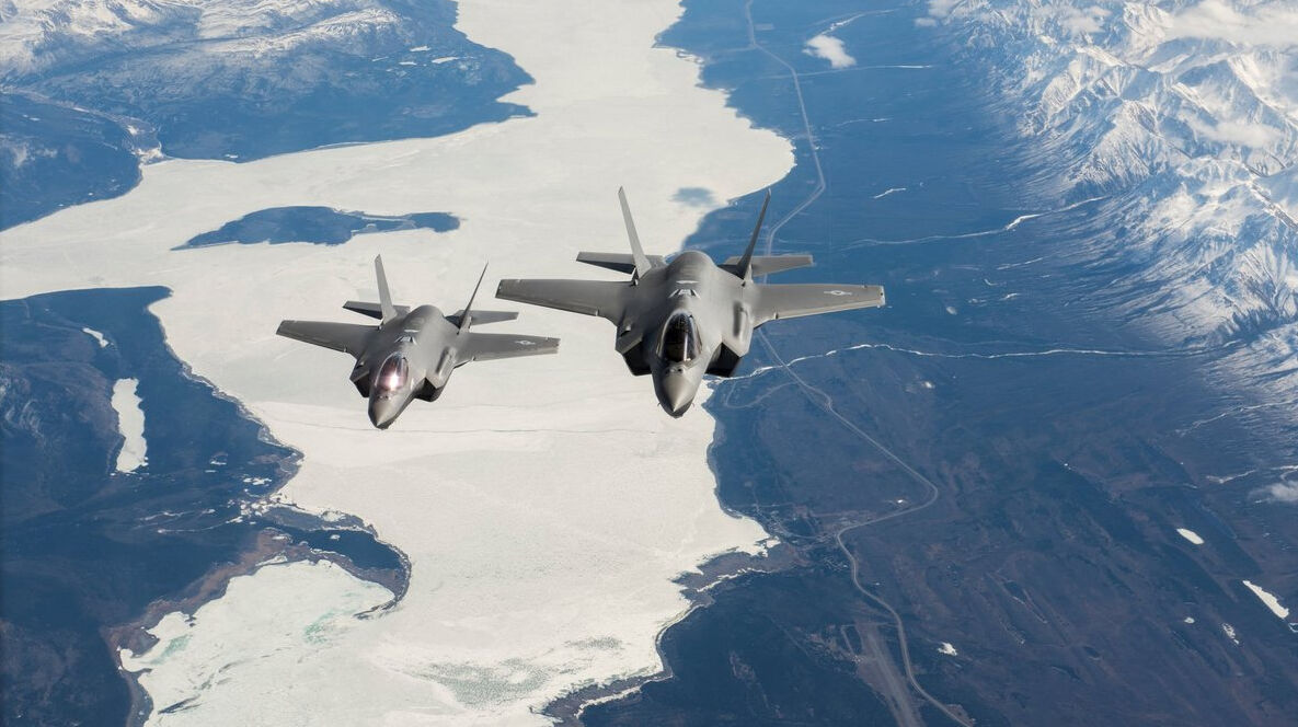 А НЛО летели и летели...