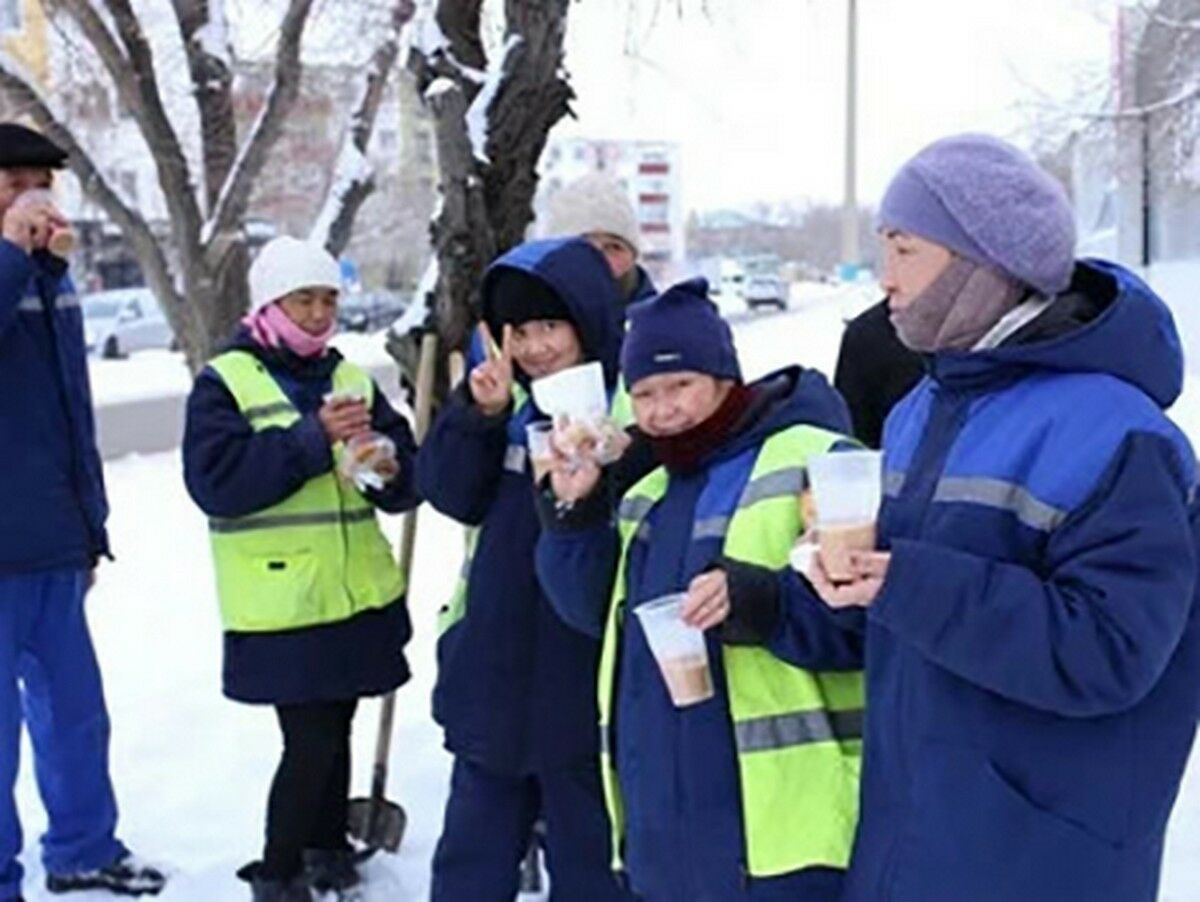 Убрал сугроб - получил пирожок!