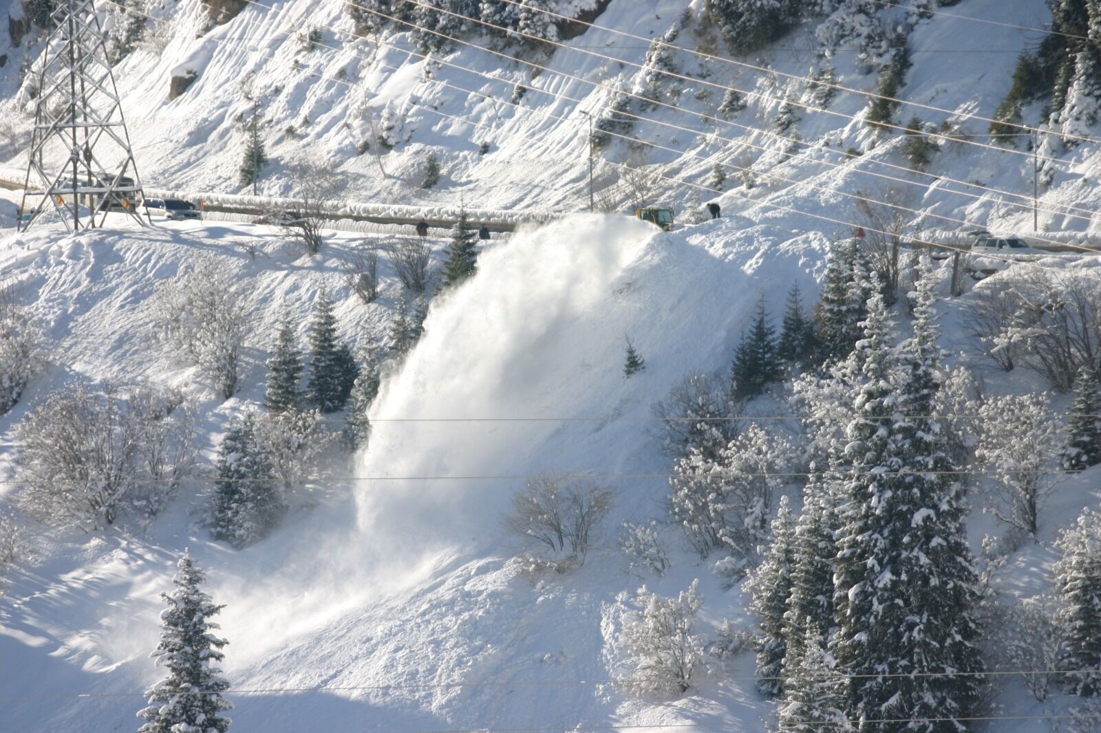 Идут лавины одна за другой