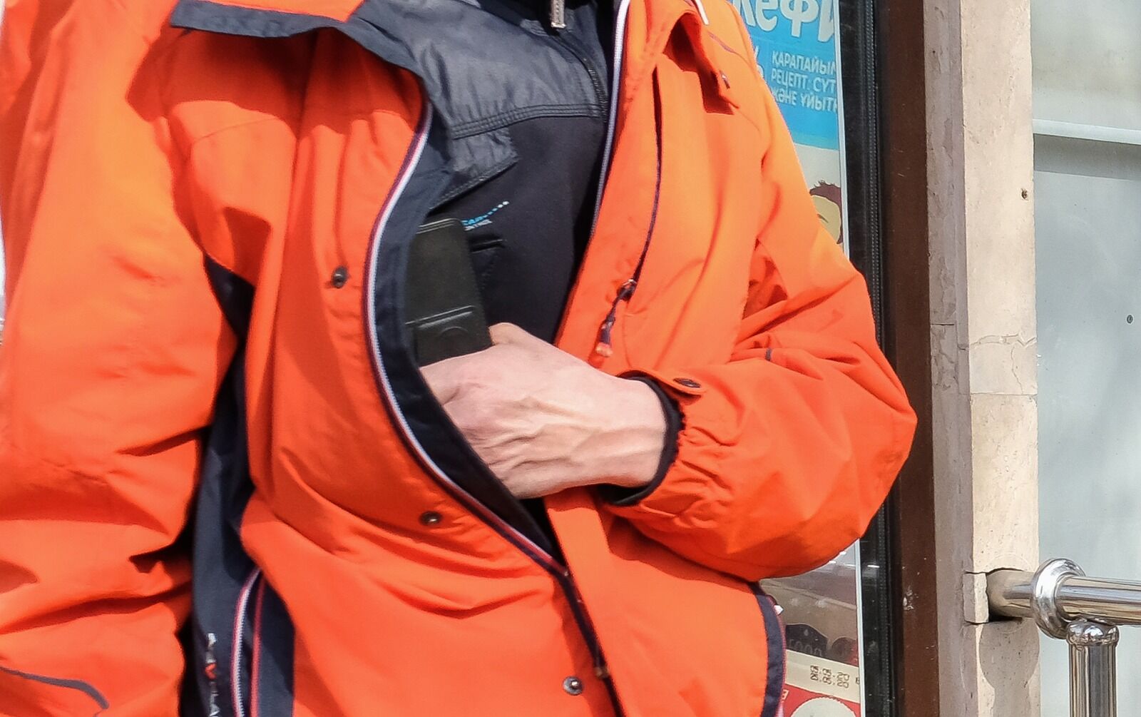 Оказался прохиндеем