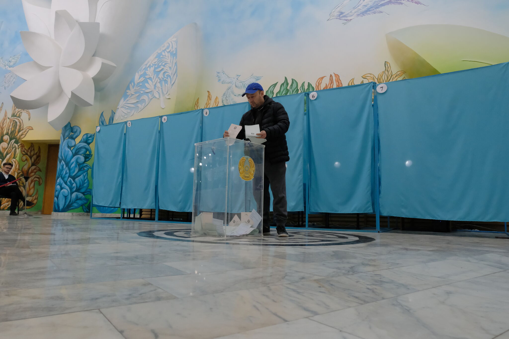 В Казахстане стартовали внеочередные выборы депутатов мажилиса парламента и маслихатов