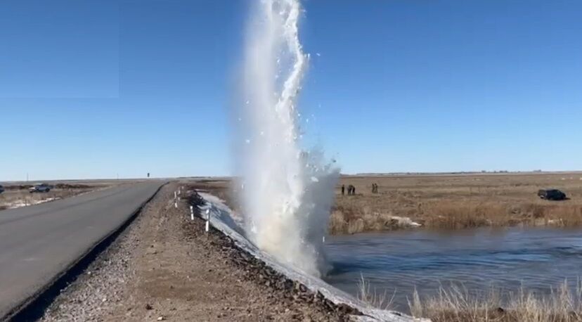 Огромные глыбы льда взорвали на реках в Акмолинской области