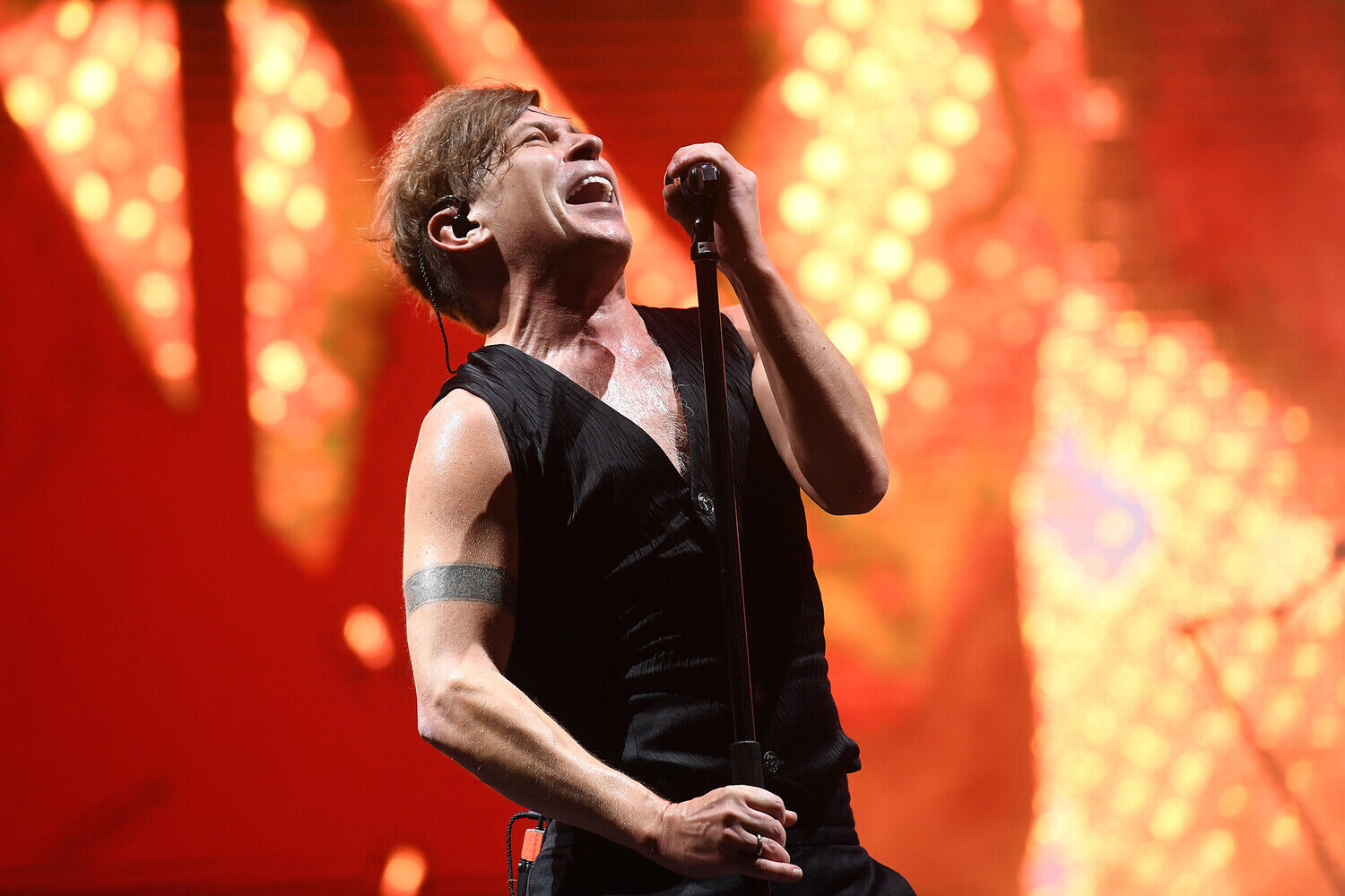 Добрался  до “Би-2”