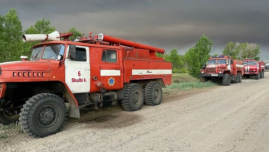 Прокладку противопожарной полосы в Абае приостановили из-за труднодоступности местности