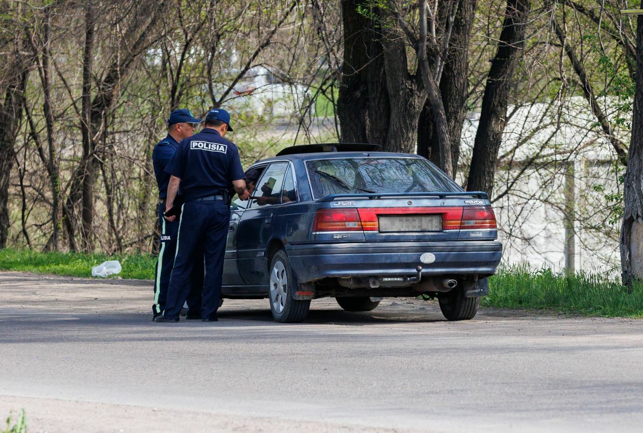 Уберите этого с руля