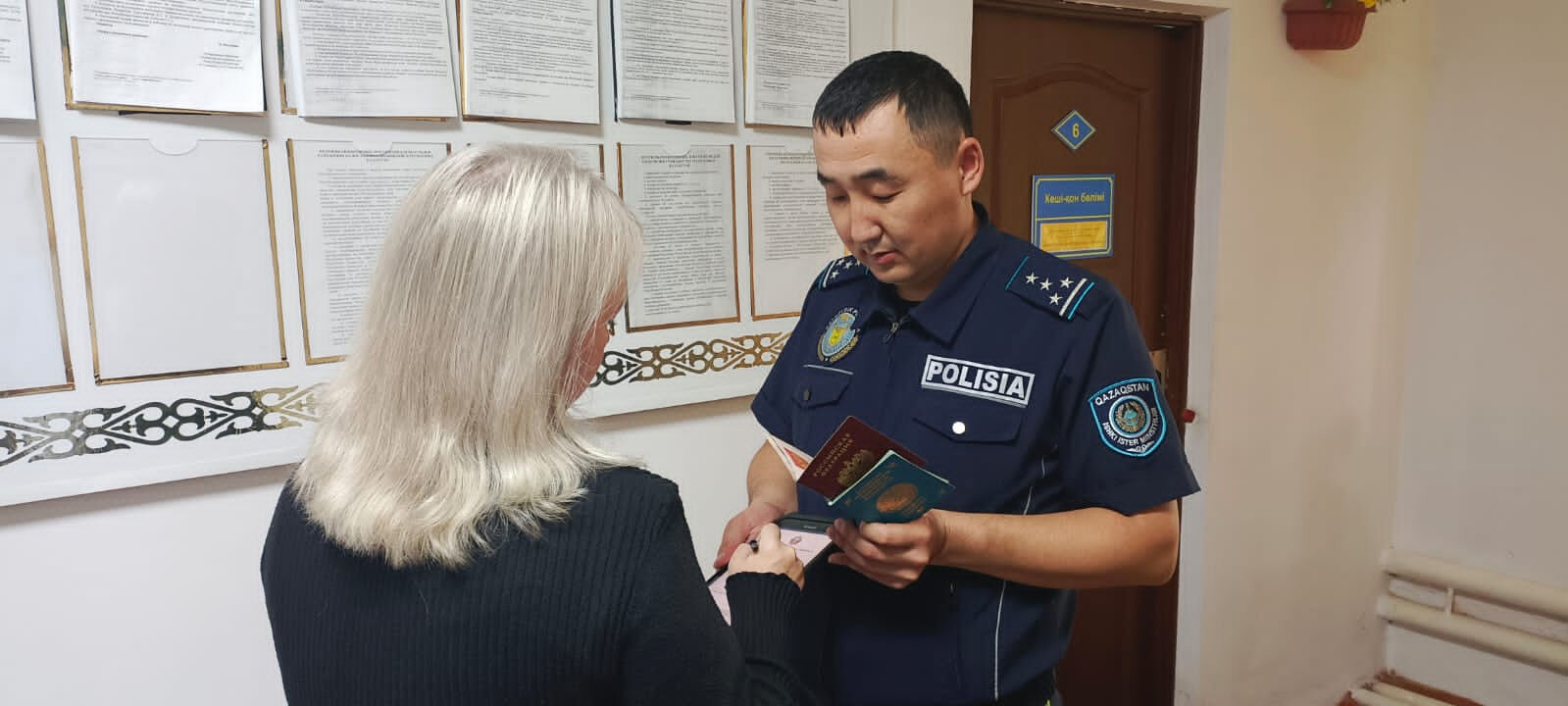 Сидите тихо тут!