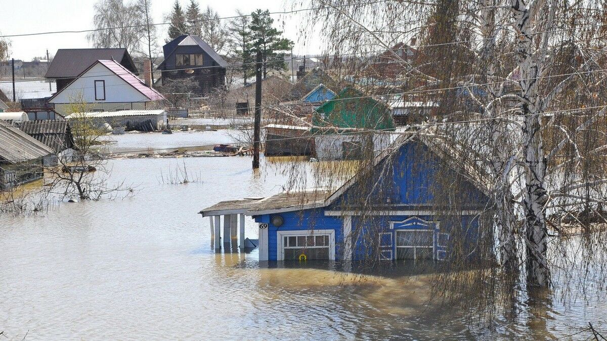 Около 30 тонн гуманитарной помощи отправили в пострадавшие от наводнения регионы волонтеры Астаны