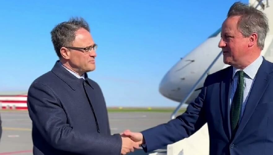 Глава МИД Великобритании Дэвид Кэмерон прибыл в Астану