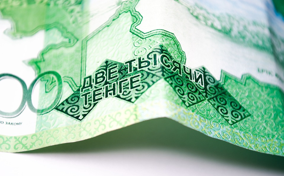 Какие банкноты будут считать устаревшими в Казахстане