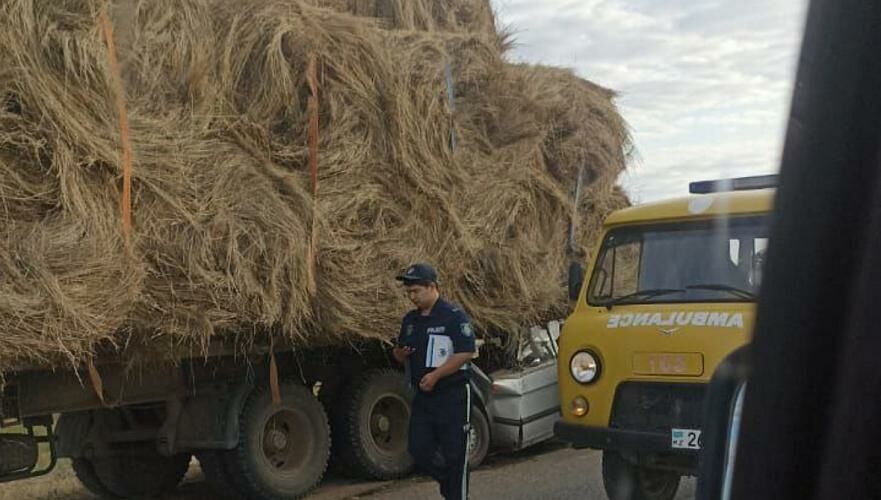 Четверо гражданских и полицейский погибли в ДТП в ЗКО