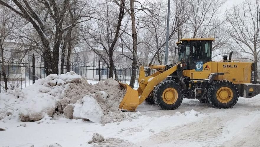 Более 42 тыс. кубометров снега вывезли коммунальные службы за ночь из Астаны