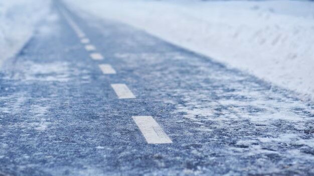 Ремонт дорог после зимы досрочно начали в Алматы