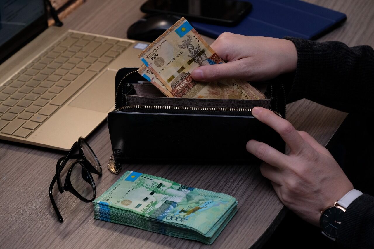 Директоров двух спортивных школ обвиняют в растрате 12 млн тенге на ставки в Актюбинской области