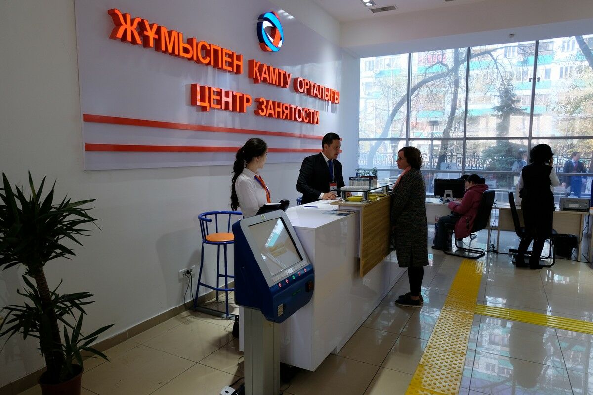 Работы меньше, зарплаты ниже...