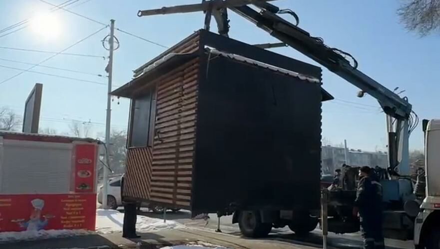 Более 20 незаконных объектов торговли демонтировали в Алматы за два дня