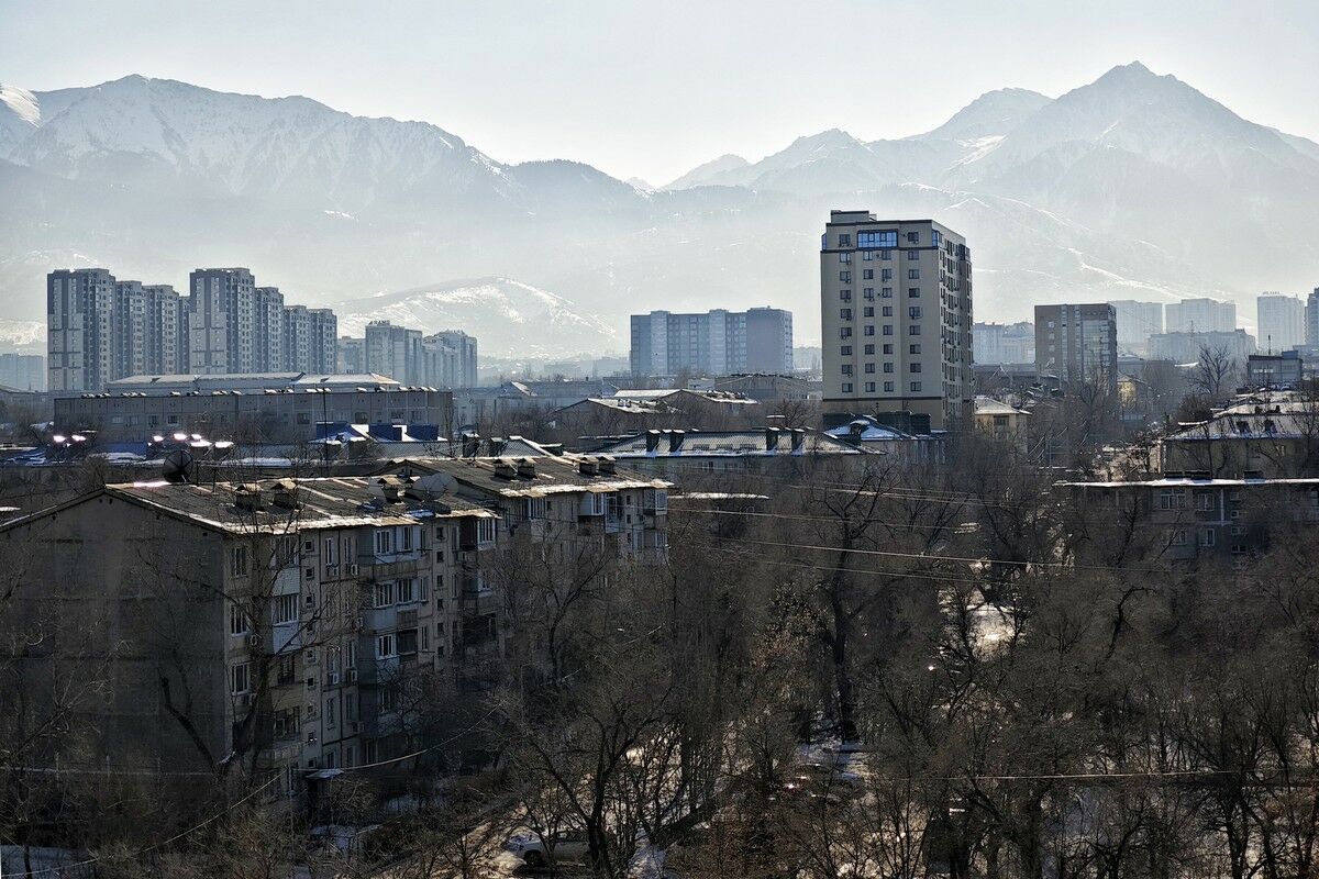 Всё квакало, отдавало эхом и резало слух
