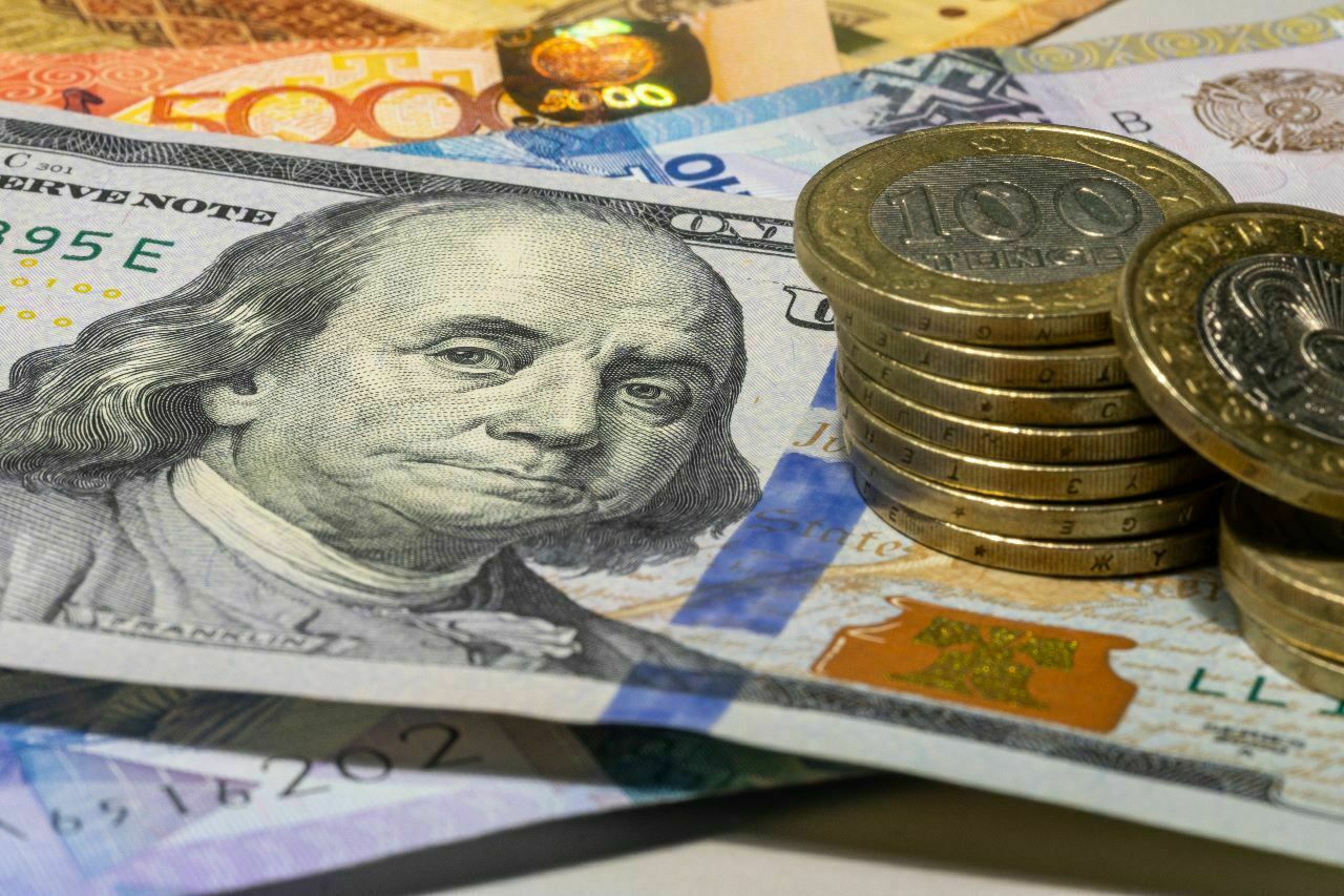 На 510 млрд тенге сократились вклады казахстанцев в банках за январь – Нацбанк