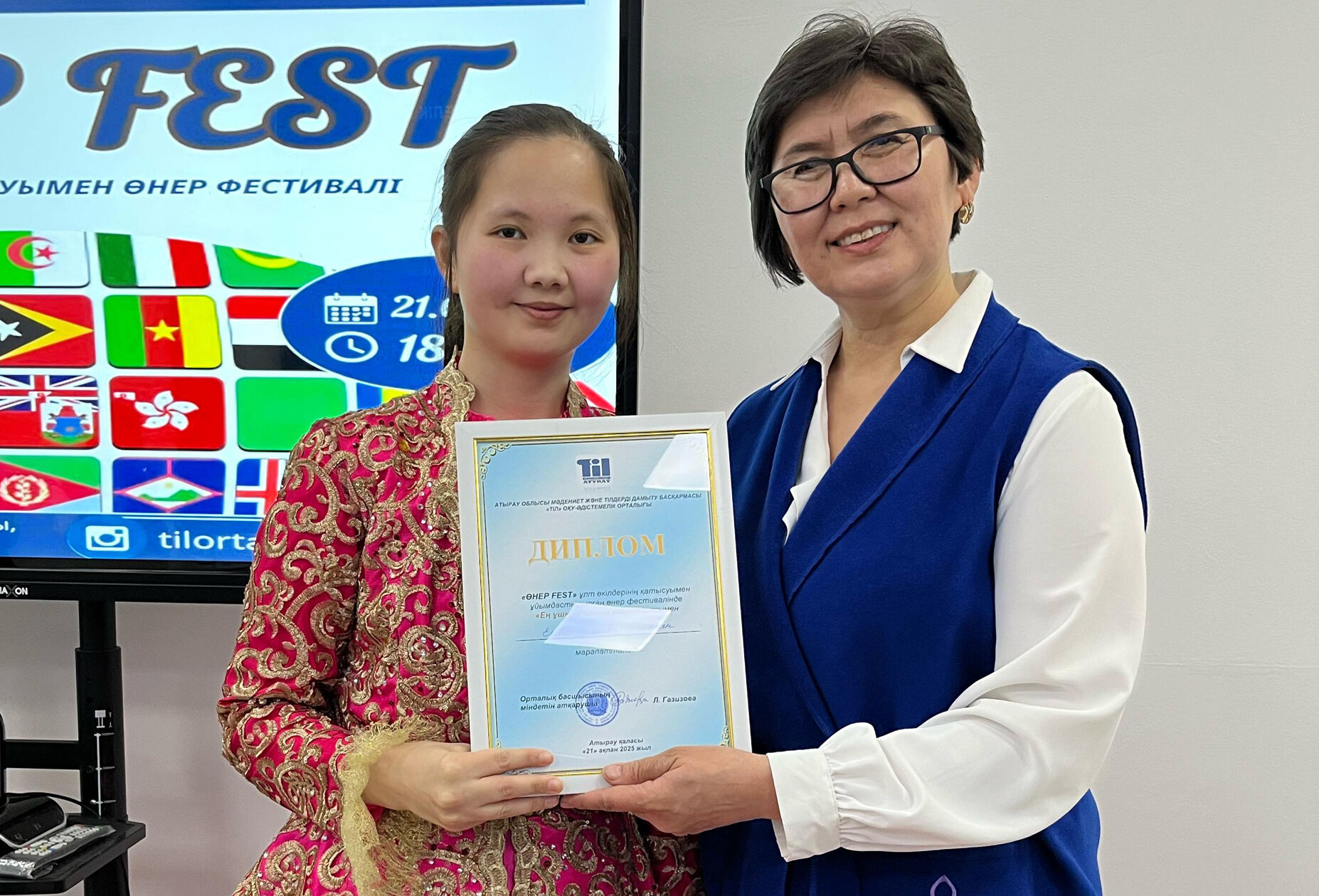 ...А на английский записываются больше