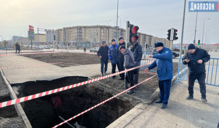 Асфальт провалился на одной из улиц в Актобе