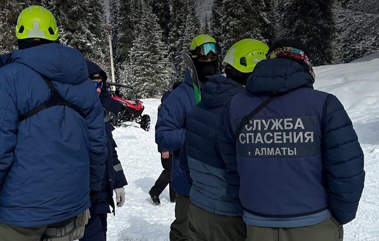 ЧСники направлены на место схода лавины для спасения пострадавших в горах Алматы
