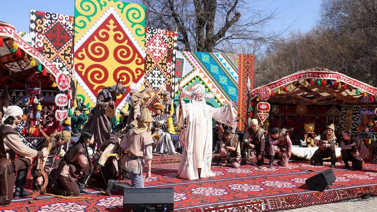 Торжество у реки