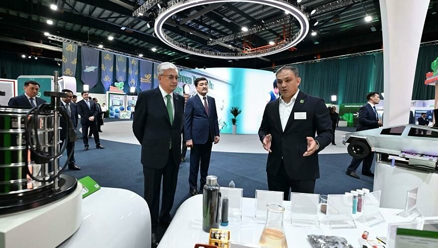 Токаев посетил выставку на экофестивале в Астане