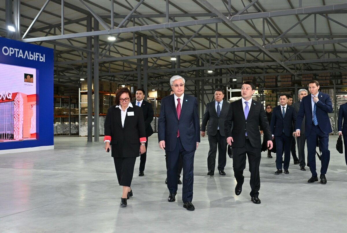 Президент посетил оптово-распределительный центр в Актау